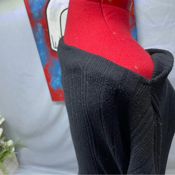 Revamped off the shoulders black long sleeve sweater - Picture 10 of 16